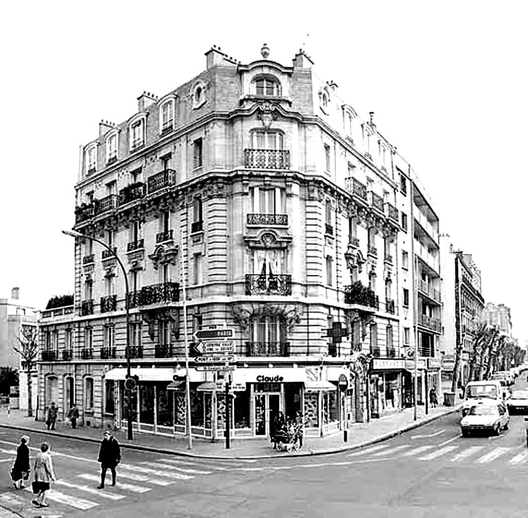 Buildings typical of Haussmann architect, in Paris : these pictures in black and white have an accented contrast