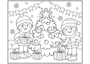 Criança Kawaii abrindo presentes na página para colorir de Natal